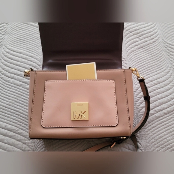 In New Condition Michael Kors Mindy Bag Purse. Stunning! - Picture 4 of 11